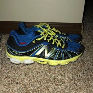 Men’s lightly worn new balance shoes